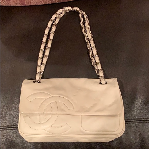 Chanel purse - Picture 3 of 9